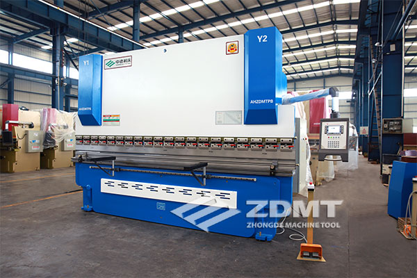 中德機(jī)床攜手意大利ESA成功研制新型電液同步數(shù)控折彎機(jī)1 中德機(jī)床攜手意大利ESA成功研制新型電液同步數(shù)控折彎機(jī)1