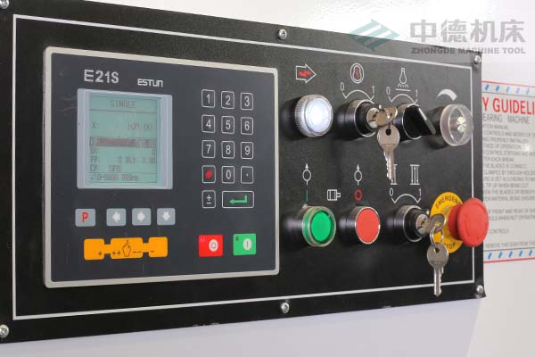 ZDS-1632E21數控系統.jpg ZDS-1632E21數控系統.jpg