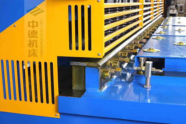 ZDS-1632選用上海優質刀片,使用壽命更長.jpg ZDS-1632選用上海優質刀片,使用壽命更長.jpg