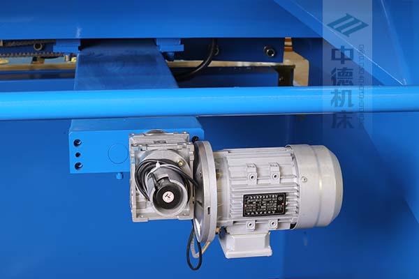 ZDS-1632后擋料AC電機與減速器一體,故障少,速度快.jpg ZDS-1632后擋料AC電機與減速器一體,故障少,速度快.jpg