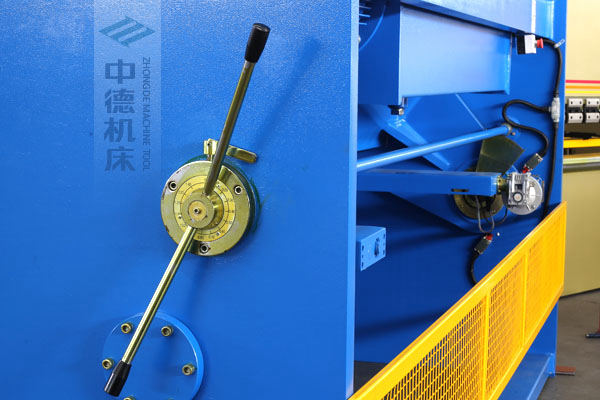 ZDS-632剪板機刀片間隙手動調節器,刻度清淅,調節省力又簡便.jpg ZDS-632剪板機刀片間隙手動調節器,刻度清淅,調節省力又簡便.jpg