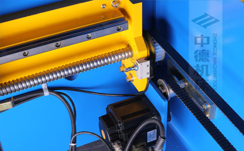 ZDPK-20032X軸配有滾珠絲桿及直線導軌，大功率伺服電機，鋼絲同步帶，能顯著提升X軸定位精度及速度 (2).jpg